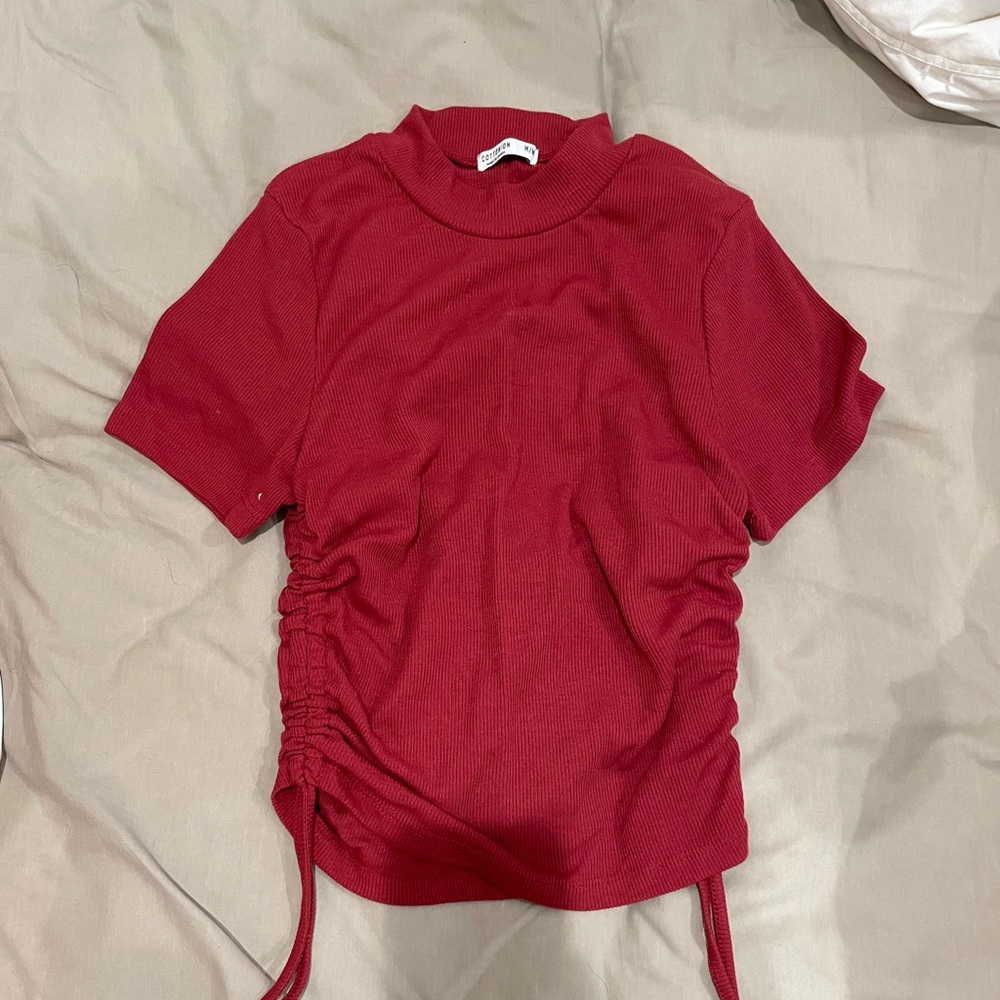 maroon tie T